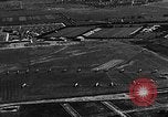 Standbild B-6A Bomber und O-1D Ausübung Ebenen bei Mitchel Feld Hempstead New York USA, 1937, aus Sekunde 12 historischem Filmmaterial Videoclip 65675073088