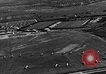 Standbild B-6A Bomber und O-1D Ausübung Ebenen bei Mitchel Feld Hempstead New York USA, 1937, aus Sekunde 16 historischem Filmmaterial Videoclip 65675073088