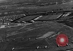 Standbild B-6A Bomber und O-1D Ausübung Ebenen bei Mitchel Feld Hempstead New York USA, 1937, aus Sekunde 17 historischem Filmmaterial Videoclip 65675073088