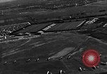 Standbild B-6A Bomber und O-1D Ausübung Ebenen bei Mitchel Feld Hempstead New York USA, 1937, aus Sekunde 18 historischem Filmmaterial Videoclip 65675073088