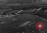 Standbild B-6A Bomber und O-1D Ausübung Ebenen bei Mitchel Feld Hempstead New York USA, 1937, aus Sekunde 19 historischem Filmmaterial Videoclip 65675073088