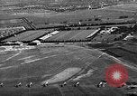 Standbild B-6A Bomber und O-1D Ausübung Ebenen bei Mitchel Feld Hempstead New York USA, 1937, aus Sekunde 21 historischem Filmmaterial Videoclip 65675073088
