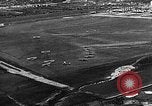 Standbild B-6A Bomber und O-1D Ausübung Ebenen bei Mitchel Feld Hempstead New York USA, 1937, aus Sekunde 25 historischem Filmmaterial Videoclip 65675073088
