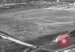 Standbild B-6A Bomber und O-1D Ausübung Ebenen bei Mitchel Feld Hempstead New York USA, 1937, aus Sekunde 26 historischem Filmmaterial Videoclip 65675073088