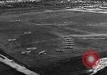 Standbild B-6A Bomber und O-1D Ausübung Ebenen bei Mitchel Feld Hempstead New York USA, 1937, aus Sekunde 30 historischem Filmmaterial Videoclip 65675073088