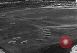 Standbild B-6A Bomber und O-1D Ausübung Ebenen bei Mitchel Feld Hempstead New York USA, 1937, aus Sekunde 32 historischem Filmmaterial Videoclip 65675073088