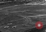 Standbild B-6A Bomber und O-1D Ausübung Ebenen bei Mitchel Feld Hempstead New York USA, 1937, aus Sekunde 33 historischem Filmmaterial Videoclip 65675073088