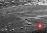 Standbild B-6A Bomber und O-1D Ausübung Ebenen bei Mitchel Feld Hempstead New York USA, 1937, aus Sekunde 34 historischem Filmmaterial Videoclip 65675073088