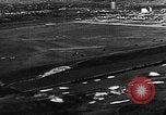Standbild B-6A Bomber und O-1D Ausübung Ebenen bei Mitchel Feld Hempstead New York USA, 1937, aus Sekunde 40 historischem Filmmaterial Videoclip 65675073088
