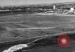 Standbild B-6A Bomber und O-1D Ausübung Ebenen bei Mitchel Feld Hempstead New York USA, 1937, aus Sekunde 50 historischem Filmmaterial Videoclip 65675073088