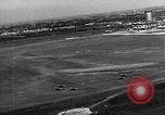 Standbild B-6A Bomber und O-1D Ausübung Ebenen bei Mitchel Feld Hempstead New York USA, 1937, aus Sekunde 51 historischem Filmmaterial Videoclip 65675073088