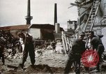 Image Des soldats allemands prisonniers creusent Schweinfurt Allemagne, 1945, de la seconde 15 séquences d'archives historiques vidéo 65675073096