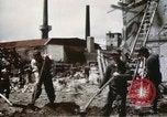 Image Des soldats allemands prisonniers creusent Schweinfurt Allemagne, 1945, de la seconde 16 séquences d'archives historiques vidéo 65675073096