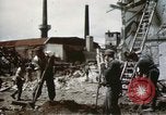Image Des soldats allemands prisonniers creusent Schweinfurt Allemagne, 1945, de la seconde 17 séquences d'archives historiques vidéo 65675073096
