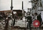 Image Des soldats allemands prisonniers creusent Schweinfurt Allemagne, 1945, de la seconde 23 séquences d'archives historiques vidéo 65675073096