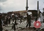 Image Des soldats allemands prisonniers creusent Schweinfurt Allemagne, 1945, de la seconde 31 séquences d'archives historiques vidéo 65675073096