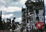 Image Des soldats allemands prisonniers creusent Schweinfurt Allemagne, 1945, de la seconde 36 séquences d'archives historiques vidéo 65675073096