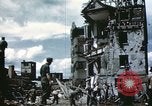Image Des soldats allemands prisonniers creusent Schweinfurt Allemagne, 1945, de la seconde 38 séquences d'archives historiques vidéo 65675073096