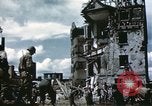 Image Des soldats allemands prisonniers creusent Schweinfurt Allemagne, 1945, de la seconde 41 séquences d'archives historiques vidéo 65675073096