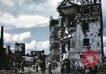 Image Des soldats allemands prisonniers creusent Schweinfurt Allemagne, 1945, de la seconde 50 séquences d'archives historiques vidéo 65675073096