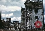 Image Des soldats allemands prisonniers creusent Schweinfurt Allemagne, 1945, de la seconde 61 séquences d'archives historiques vidéo 65675073096