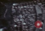 Immagine di Pistola le riprese della telecamera attacco alleato sulla città tedesca Germania, 1945, secondo 7 filmato di repertorio 65675073118