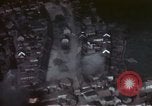 Immagine di Pistola le riprese della telecamera attacco alleato sulla città tedesca Germania, 1945, secondo 16 filmato di repertorio 65675073118