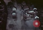 Immagine di Pistola le riprese della telecamera attacco alleato sulla città tedesca Germania, 1945, secondo 21 filmato di repertorio 65675073118