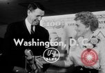 Immagine di Judy Holliday Washington DC USA, 1954, secondo 3 filmato di repertorio 65675073122