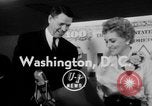 Immagine di Judy Holliday Washington DC USA, 1954, secondo 4 filmato di repertorio 65675073122