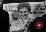 Immagine di Judy Holliday Washington DC USA, 1954, secondo 11 filmato di repertorio 65675073122