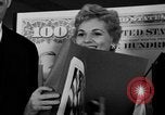 Immagine di Judy Holliday Washington DC USA, 1954, secondo 12 filmato di repertorio 65675073122