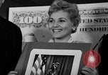 Immagine di Judy Holliday Washington DC USA, 1954, secondo 13 filmato di repertorio 65675073122