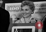 Immagine di Judy Holliday Washington DC USA, 1954, secondo 14 filmato di repertorio 65675073122