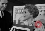 Immagine di Judy Holliday Washington DC USA, 1954, secondo 17 filmato di repertorio 65675073122