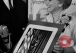 Immagine di Judy Holliday Washington DC USA, 1954, secondo 19 filmato di repertorio 65675073122
