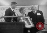 Immagine di Judy Holliday Washington DC USA, 1954, secondo 24 filmato di repertorio 65675073122