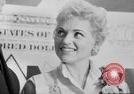 Immagine di Judy Holliday Washington DC USA, 1954, secondo 27 filmato di repertorio 65675073122