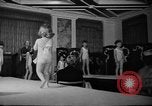Immagine di Junior Miss America contest New York United States USA, 1954, secondo 15 filmato di repertorio 65675073123