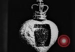 Immagine di Esposizione di gioielli Spagna, 1954, secondo 23 filmato di repertorio 65675073124