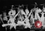 Immagine di Nuova mostra apre al Lido Parigi Francia, 1957, secondo 25 filmato di repertorio 65675073134