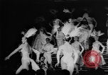 Immagine di Nuova mostra apre al Lido Parigi Francia, 1957, secondo 27 filmato di repertorio 65675073134