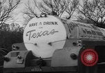 Immagine di Acqua di cisterna di salvataggio Austin Texas USA, 1949, secondo 23 filmato di repertorio 65675073136