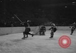 Standbild Eishockeymatch New York United States USA, 1949, aus Sekunde 10 historischem Filmmaterial Videoclip 65675073141