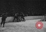 Standbild Eishockeymatch New York United States USA, 1949, aus Sekunde 15 historischem Filmmaterial Videoclip 65675073141