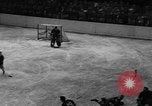 Standbild Eishockeymatch New York United States USA, 1949, aus Sekunde 21 historischem Filmmaterial Videoclip 65675073141