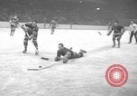 Standbild Eishockeymatch New York United States USA, 1949, aus Sekunde 26 historischem Filmmaterial Videoclip 65675073141