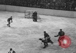 Standbild Eishockeymatch New York United States USA, 1949, aus Sekunde 31 historischem Filmmaterial Videoclip 65675073141