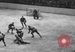 Standbild Eishockeymatch New York United States USA, 1949, aus Sekunde 32 historischem Filmmaterial Videoclip 65675073141
