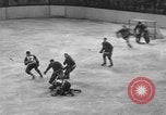 Standbild Eishockeymatch New York United States USA, 1949, aus Sekunde 33 historischem Filmmaterial Videoclip 65675073141